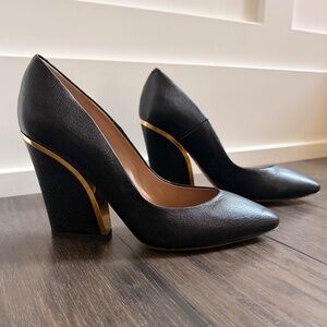 CHLOE Beautiful Beckie Black with Gold Heel Pumps Shoes Sz 39 NEW $815!!